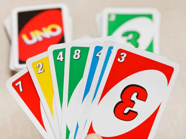 UNO – El clásico juego de cartas para toda la familia, diversión sin fin - Imagen 3